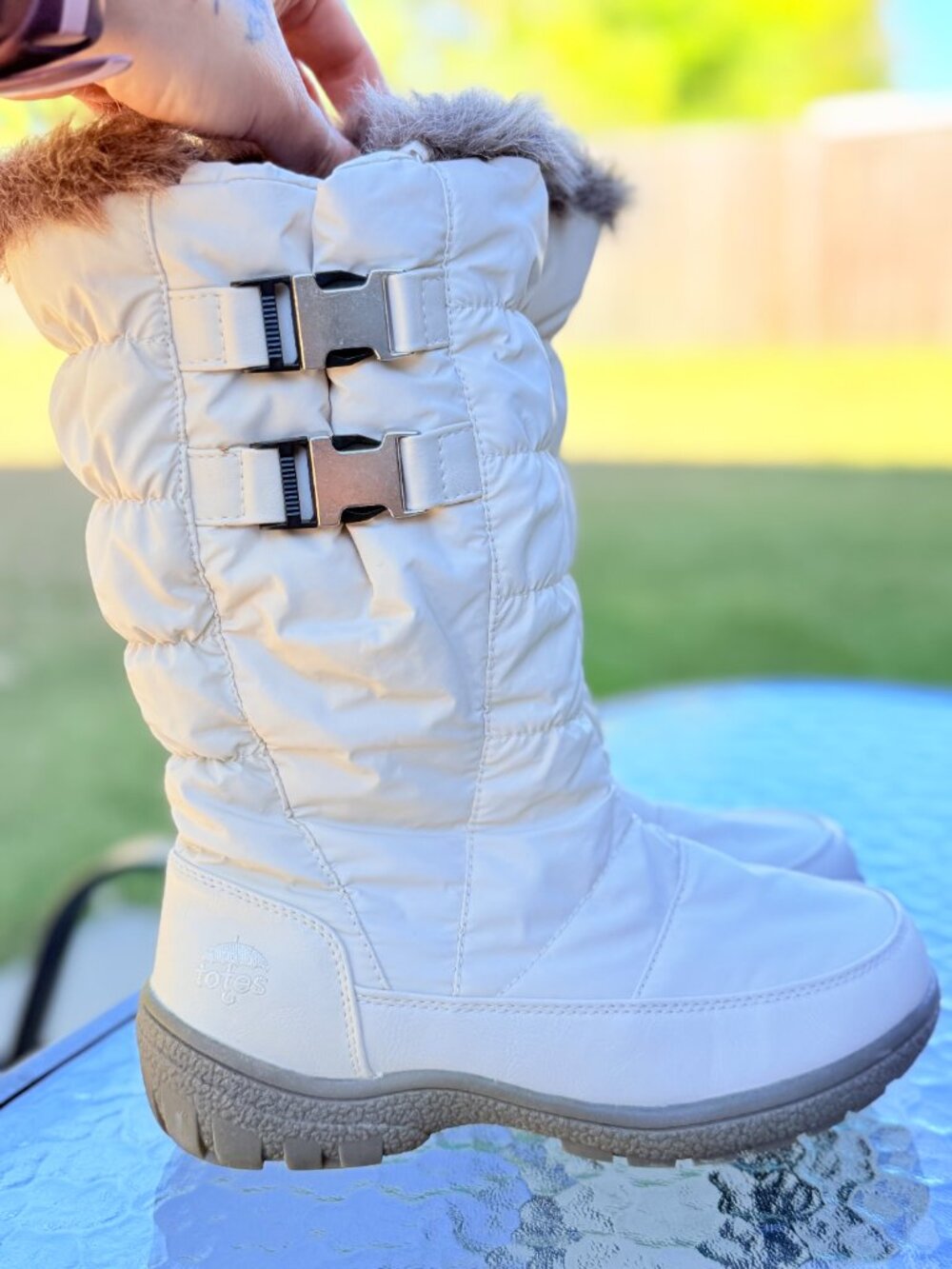 Totes Womens 6M White Faux Fur Puffer Snow Boots Buckle Après Ski Y2K 4352